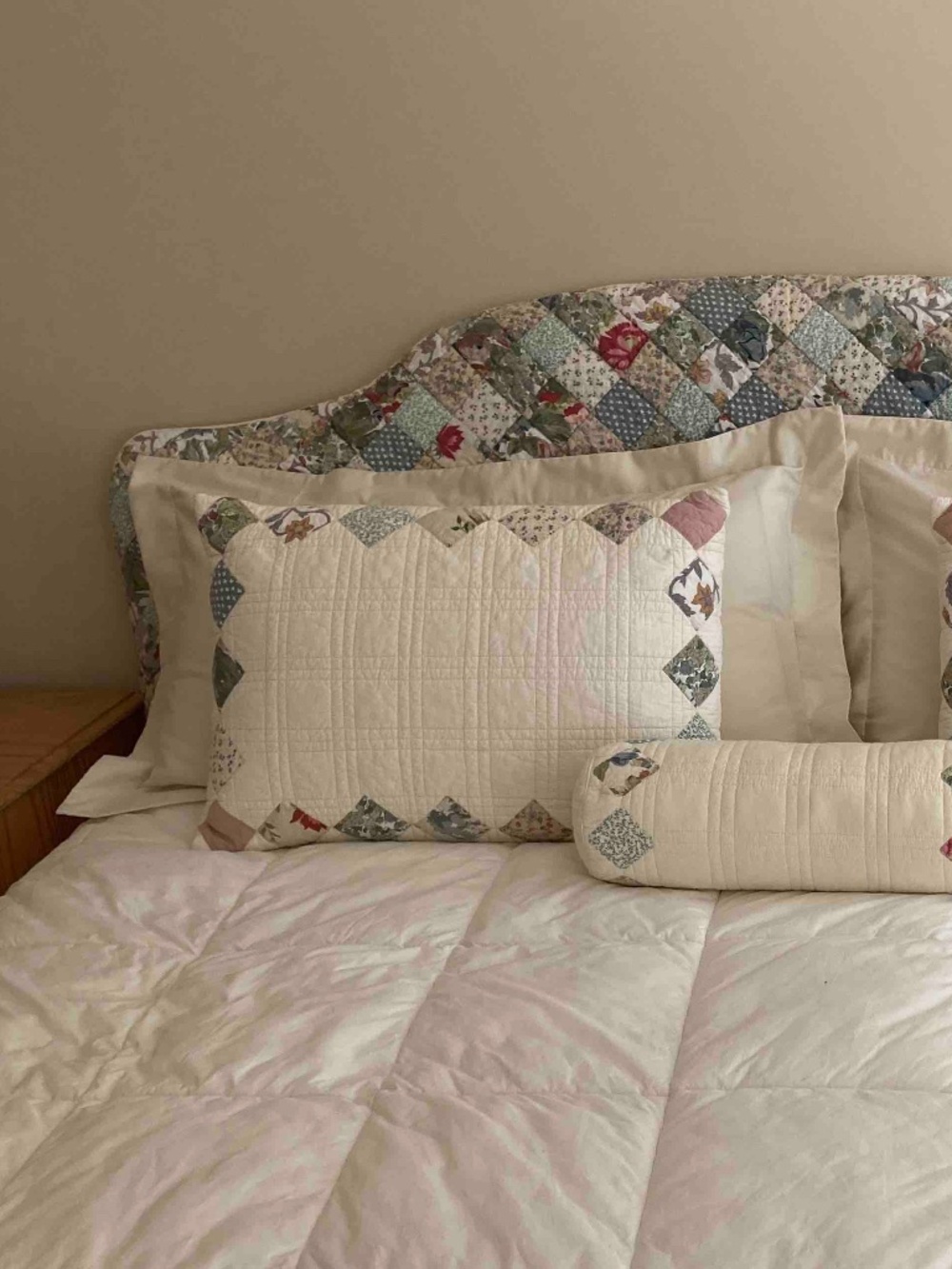 Pair of king pillow shams in cream
